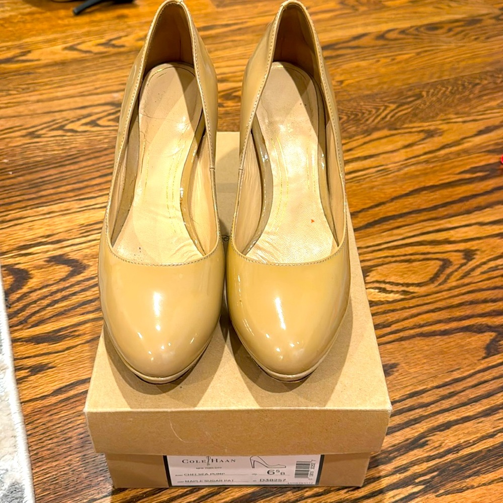 Cole Haan Chelsea Pump Maple Sugar Patent Leather Size 6.5